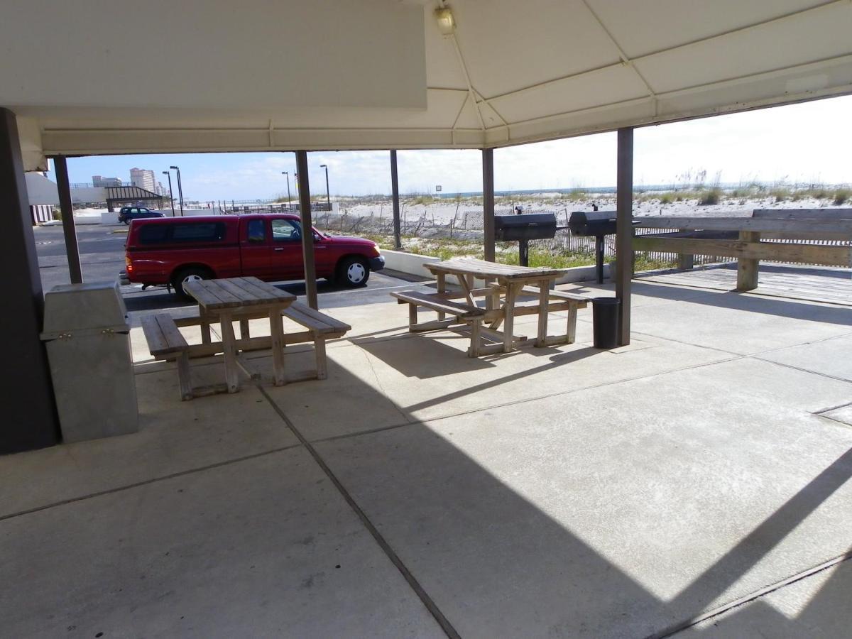 Island Winds West: Beachfront Retreat with Hangout Access Gulf Shores Exterior photo